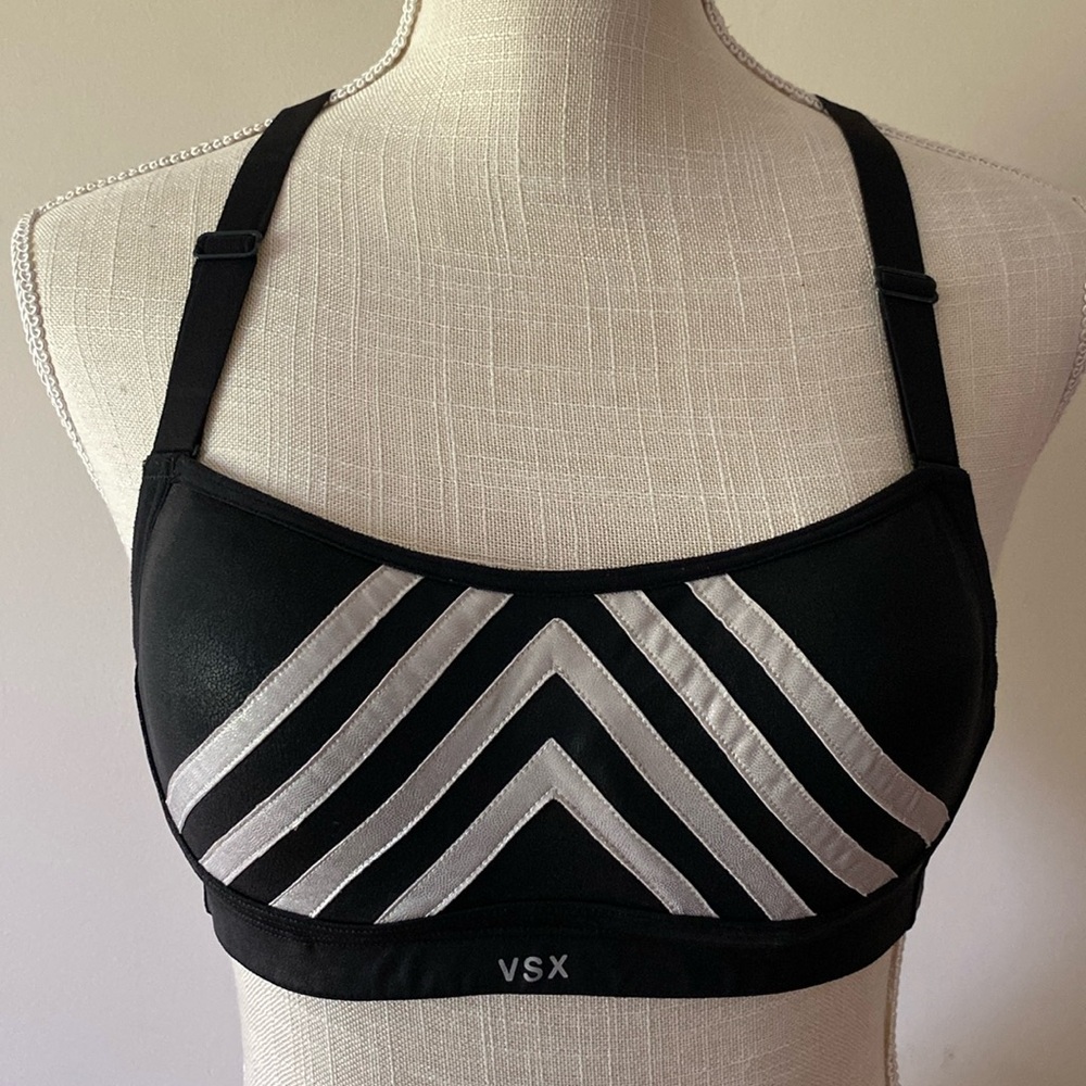 VSX sport Victoria’s Secret the incredible sports black / silver line bra 32B